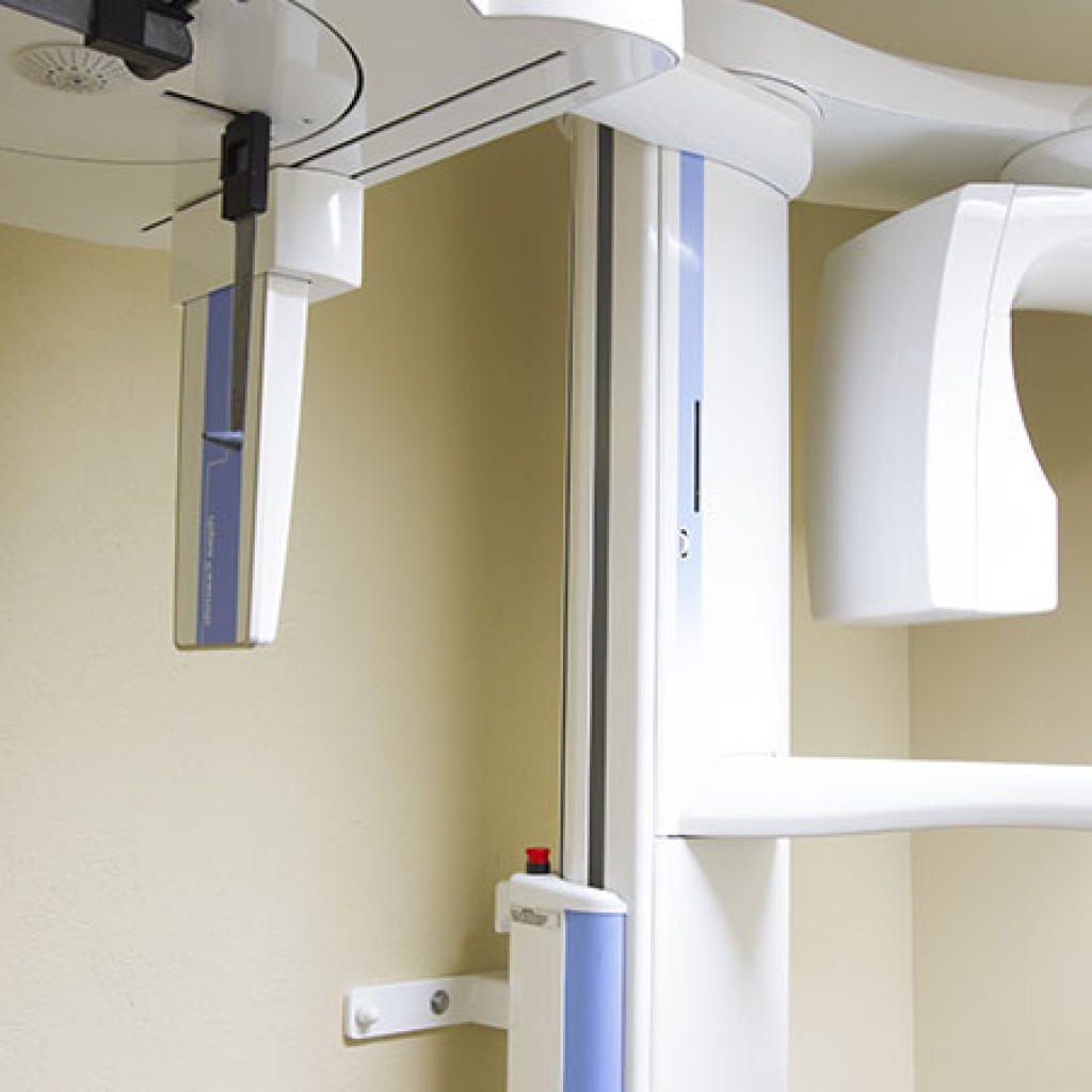 Panoramic X-ray machine
